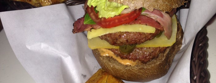 Bell Burger | بل برگر is one of Makan: сохраненные места.