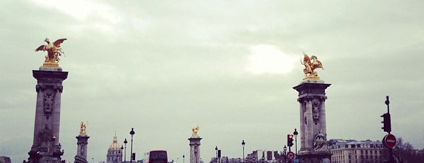 アレクサンドル3世橋 is one of Oh lá lá Paris.