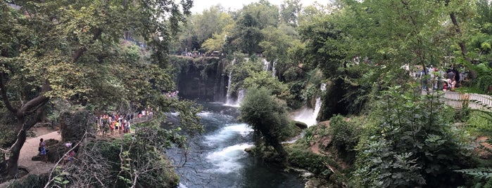 Düden Şelalesi is one of Lieux qui ont plu à Rabia.