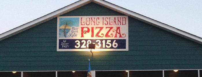 Long Island Pizzeria is one of Tempat yang Disukai Lauren.