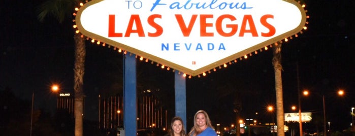 Welcome To Fabulous Las Vegas Sign is one of Tempat yang Disukai Lauren.