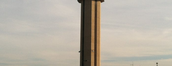 Peachtree Control Tower is one of Tempat yang Disukai Chester.