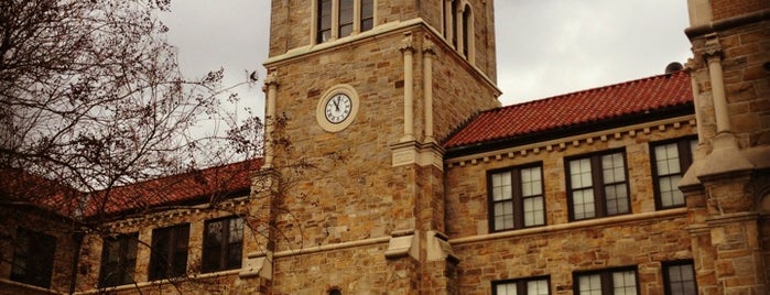 Broughton High School is one of Lieux qui ont plu à Emma.