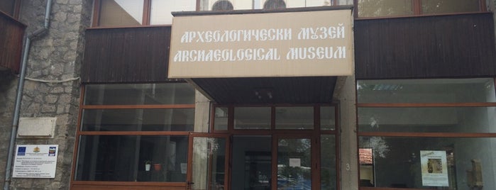 Археологически музей Созопол (Archaeological Museum of Sozopol) is one of 100 национални туристически обекта.