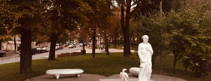 Памятник Данте Алигьери is one of สถานที่ที่ Oleksii ถูกใจ.