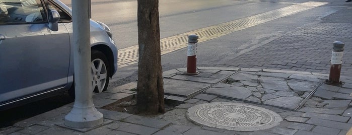 İnönü Caddesi is one of Tempat yang Disukai FATOŞ.