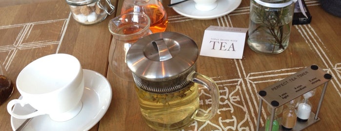 Proper Tea at Manchester Cathedral is one of Posti che sono piaciuti a Carl.