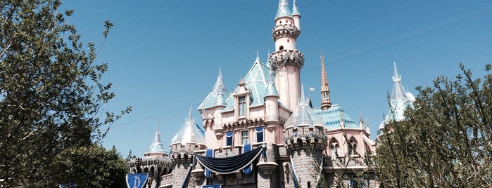 Disneyland Park is one of Tempat yang Disukai Jeff.