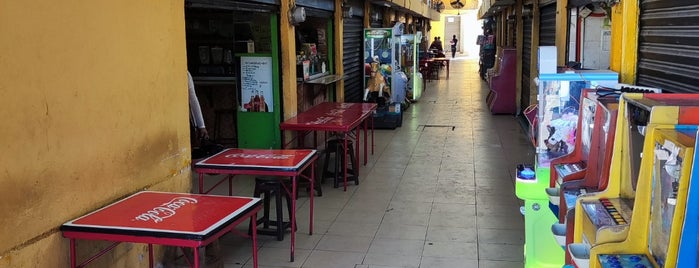 Mercado izamal is one of Restos 3.