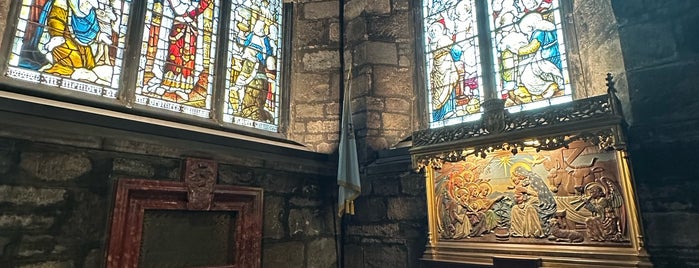 St. Giles' Cathedral is one of Edinburgh.