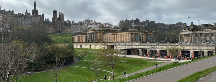 East Princes Street Gardens is one of Edinburgh mit Mum.