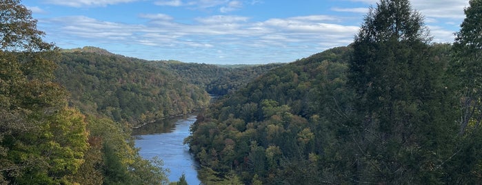 Cumberland Falls State Resort Park is one of Kentucky.