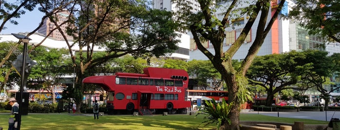 Youth Corps Singapore / The Red Box is one of สถานที่ที่ Chuck ถูกใจ.