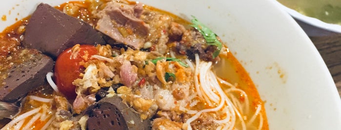 Ongtong Khaosoi is one of Eating In Ari, Bangkok.