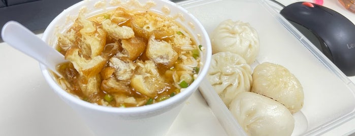 美華上海菜館 is one of Food Venture.