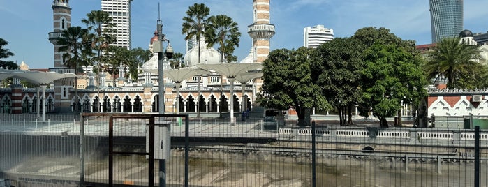 RapidKL Masjid Jamek (ST5/KJ13) LRT Station is one of RapidKL Rail.