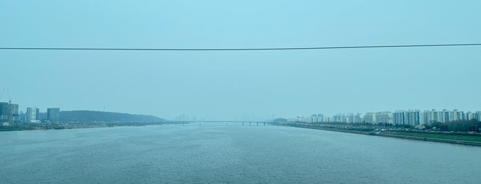 Han River is one of Seoul.