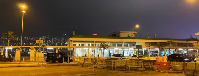 Hung Hom Ferry Pier Bus Terminus is one of 香港 巴士 1.