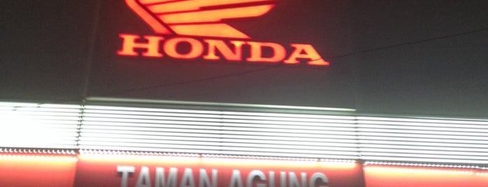 Honda Taman Agung Motor is one of Lieux qui ont plu à Ibu Widi.