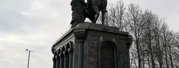 Памятник Князю Владимиру is one of Владимир.
