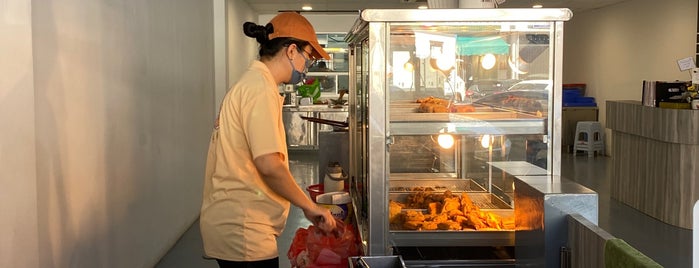 贪吃街 is one of batu pahat food.