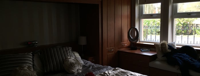 Ayrs & Graces Luxury 5 Star Bed & Breakfast is one of Posti che sono piaciuti a Loda.