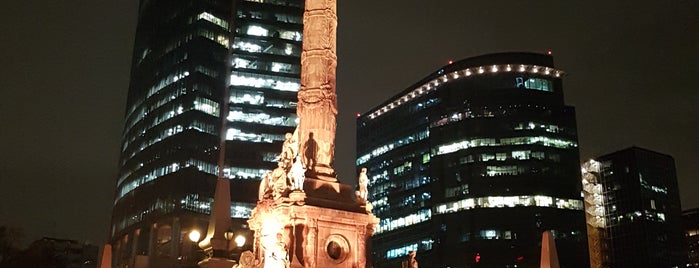 Monumento a la Independencia is one of Mexico City must sees.