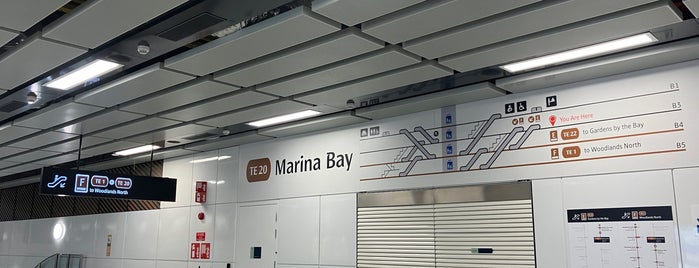 Marina Bay MRT Interchange (NS27/CE2/TE20) is one of U-Bahn.