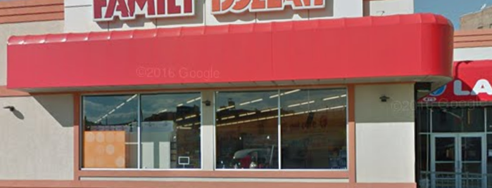 Family Dollar is one of Lugares favoritos de Maurice.