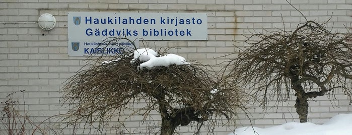Библиотека Хаукилахти is one of HelMet-kirjaston palvelupisteet.