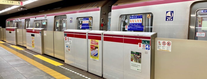 Oedo Line Higashi-shinjuku Station (E02) is one of Posti che sono piaciuti a Masahiro.