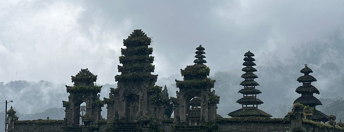 Danau Tamblingan is one of Bali.