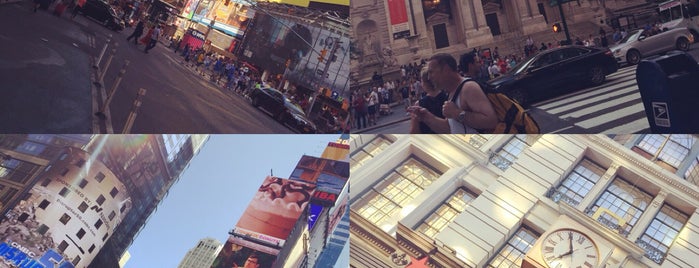 Times Square is one of Locais curtidos por Leticia.