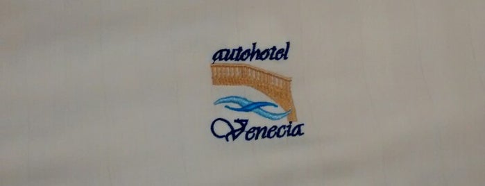 Auto Hotel Venecia is one of Tempat yang Disukai Luis.