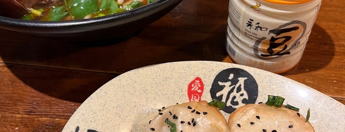 Yeye’s Noodle & Dumpling is one of Lugares guardados de toni.
