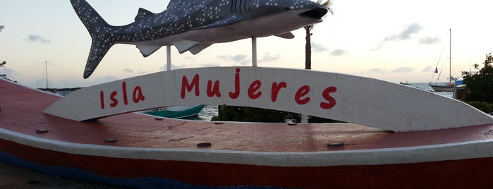 Isla Mujeres is one of สถานที่ที่ Moo ถูกใจ.