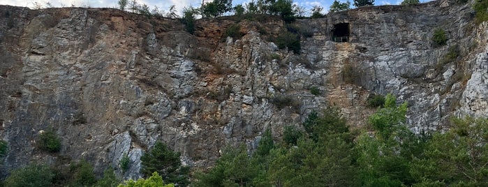 Naučná stezka Zlatý kůň is one of Doly, lomy, jeskyně (CZ).
