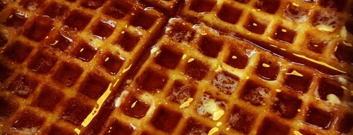 Waffle House is one of Lugares favoritos de Jessica.