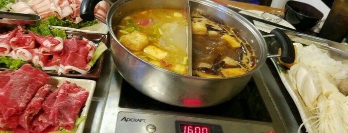 Premium Seafood Hot Pot is one of Cheritaさんの保存済みスポット.