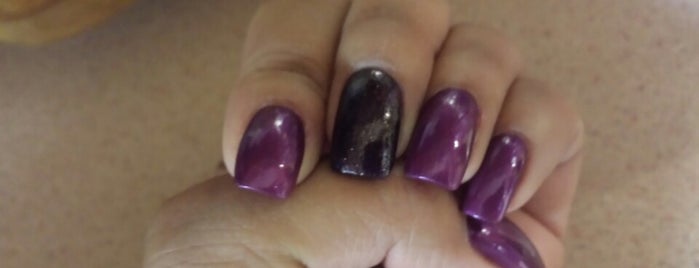 Ivy Nails is one of Lugares favoritos de Tracy.
