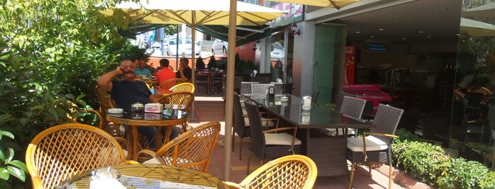 Istanbul Cafe is one of Tempat yang Disukai Tayfun.