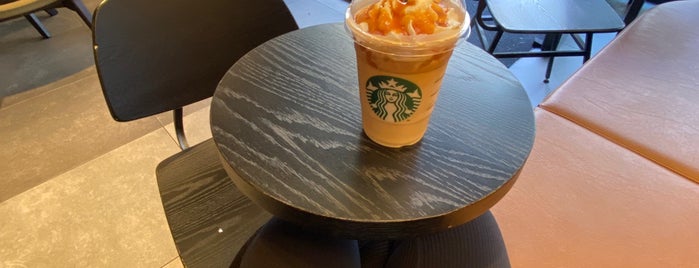 Starbucks is one of Orte, die Tatiana gefallen.