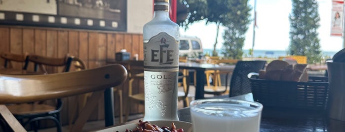 Köşk Pub & Restaurant is one of สถานที่ที่บันทึกไว้ของ Emre.