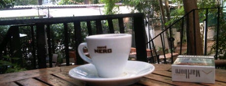Caffè Nero is one of müdavini olduğumdur.