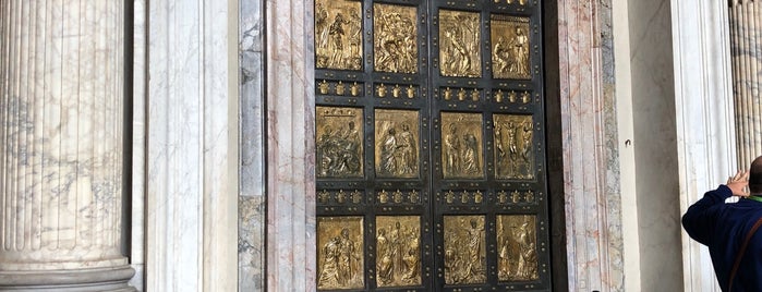 Bronze Doors is one of Locais curtidos por Carl.