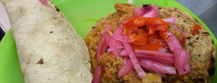 Ricos Tacos De Cochinita Pibil is one of Lugares favoritos de Fernando.