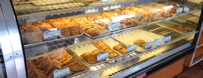 Karla Bakery is one of Lugares favoritos de Neal.