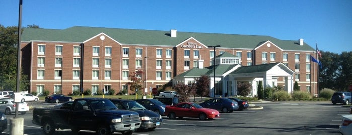 Hilton Garden Inn is one of สถานที่ที่ Tom ถูกใจ.