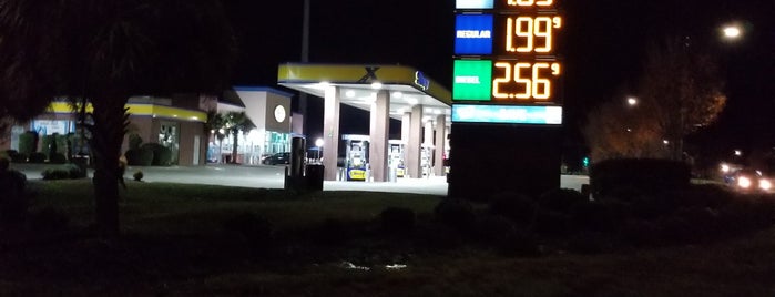 Spinx Gas Station is one of Ericさんのお気に入りスポット.