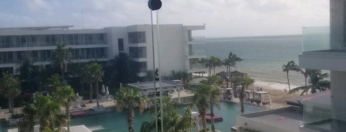 Breathless Riviera Cancun, Resort & Spa. is one of christopherさんのお気に入りスポット.